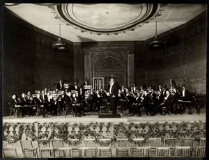 Full orkester på scenen, New York, 1911 (silvergelatin)